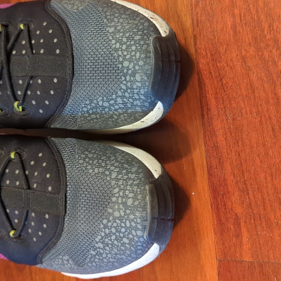 NIKE UTILITY HUARACHE BERRY GREY BLACK SAFARI Men's 11.5 - Picture 3 of 6